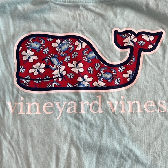 Vineyard Vines T-shirt. Hawaiian 🌺 🐳 - Picture 2 of 4
